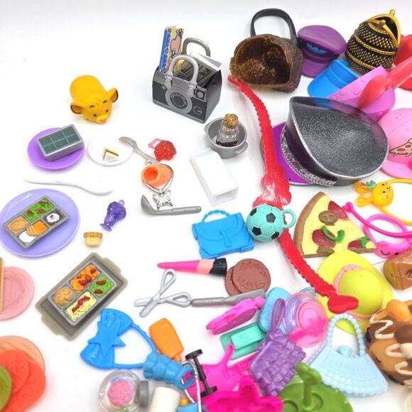 LOL Surprise TOTS Lil Sisters and OMG Accessories - Picture 12 of 16